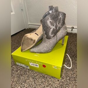Gianni Bini Rhinestone Cowgirl Heeled Booties SZ 7.5 Fassero